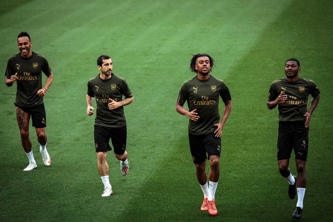 El Arsenal ha aterrizado en Valencia este miércoles y se ha entrenado esta tarde en Mestalla de cara al partido de vuelta de la semifinal de la UEFA Europa League 2018-2019. Marcelino y Gayà por un lado y Unai Emery y Petr Cech por otro han protagonizado las ruedas de prensa previas al choque.