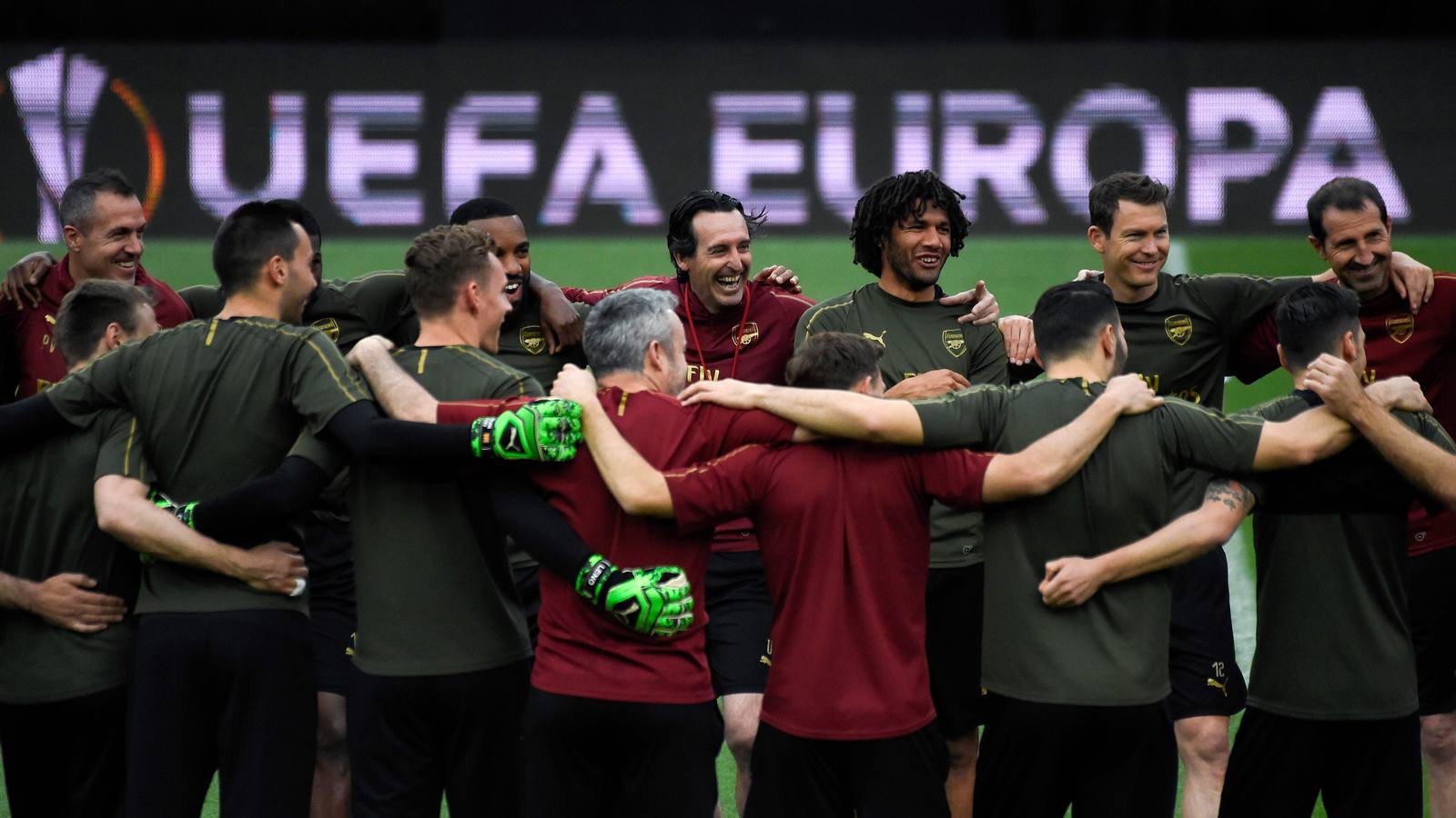 El Arsenal ha aterrizado en Valencia este miércoles y se ha entrenado esta tarde en Mestalla de cara al partido de vuelta de la semifinal de la UEFA Europa League 2018-2019. Marcelino y Gayà por un lado y Unai Emery y Petr Cech por otro han protagonizado las ruedas de prensa previas al choque.