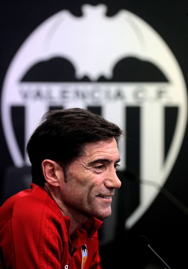 El Arsenal ha aterrizado en Valencia este miércoles y se ha entrenado esta tarde en Mestalla de cara al partido de vuelta de la semifinal de la UEFA Europa League 2018-2019. Marcelino y Gayà por un lado y Unai Emery y Petr Cech por otro han protagonizado las ruedas de prensa previas al choque.