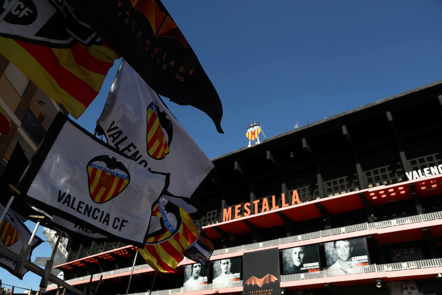 Fotos: Valencia CF-Arsenal: Ambiente previo al partido en Mestalla