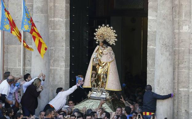 Traslado de la Virgen de los Desamparados.