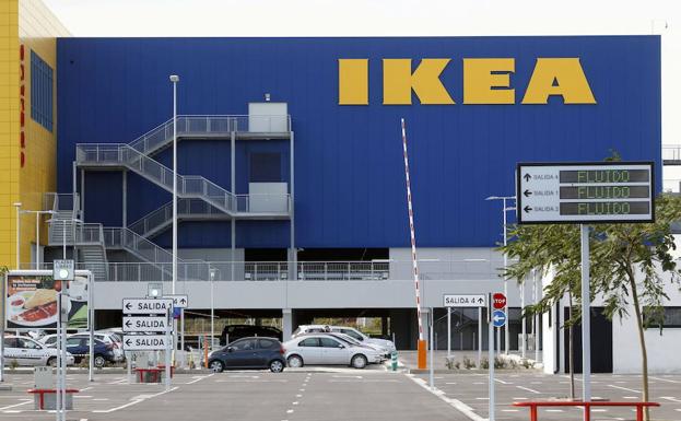 Ikea retira una cómoda por problemas de seguridad y pide a los clientes que la compraron que contacten con su tienda