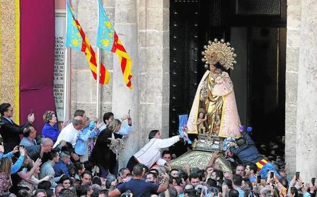 Procesión de la Virgen de los Desamparados.