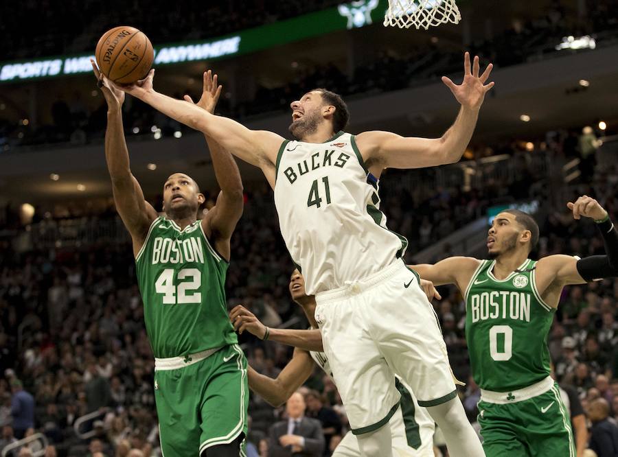 Nikola Mirotic captura un rebote. 