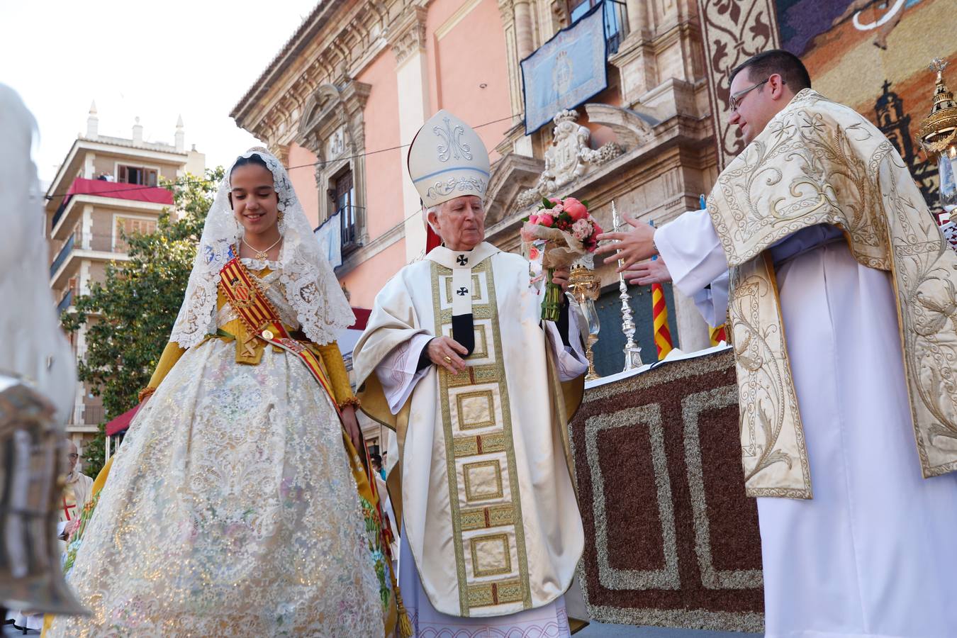 Traslado de la Mare de Déu, la Virgen de los Desamparados, en 2019. Un momento del traslado entre la basílica y la catedral de Valencia, celebrado después de la Misa de Infantes (en la imagen).