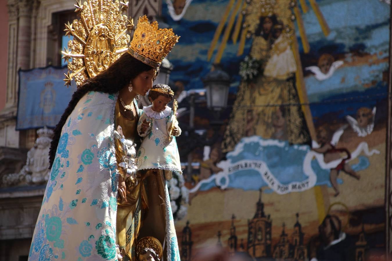 Traslado de la Mare de Déu, la Virgen de los Desamparados, en 2019. Un momento del traslado entre la basílica y la catedral de Valencia, celebrado después de la Misa de Infantes.