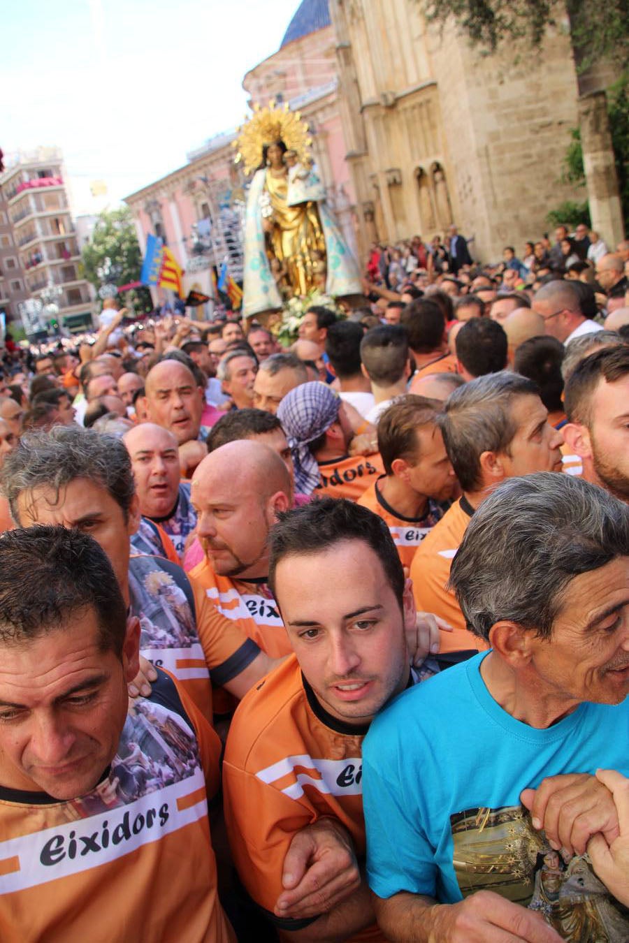 Traslado de la Mare de Déu, la Virgen de los Desamparados, en 2019. Un momento del traslado entre la basílica y la catedral de Valencia, celebrado después de la Misa de Infantes.