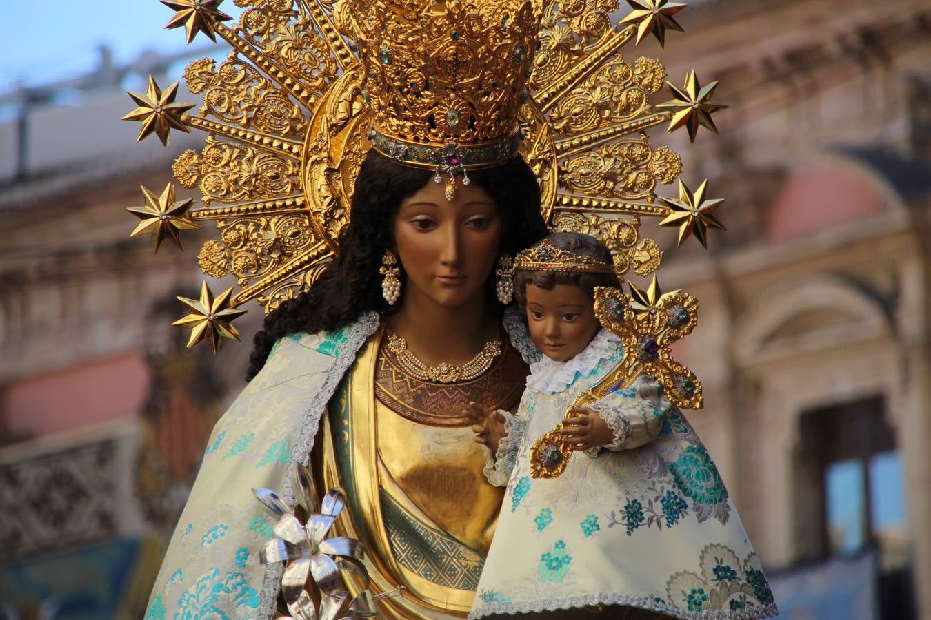 Traslado de la Mare de Déu, la Virgen de los Desamparados, en 2019. Un momento del traslado entre la basílica y la catedral de Valencia, celebrado después de la Misa de Infantes.