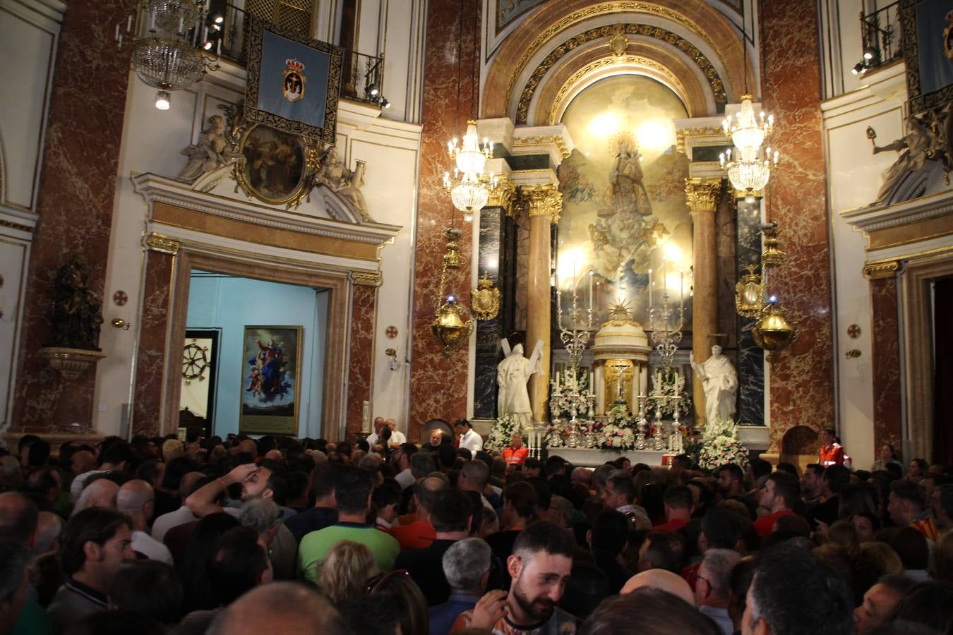 Traslado de la Mare de Déu, la Virgen de los Desamparados, en 2019. Un momento del traslado entre la basílica y la catedral de Valencia, celebrado después de la Misa de Infantes.