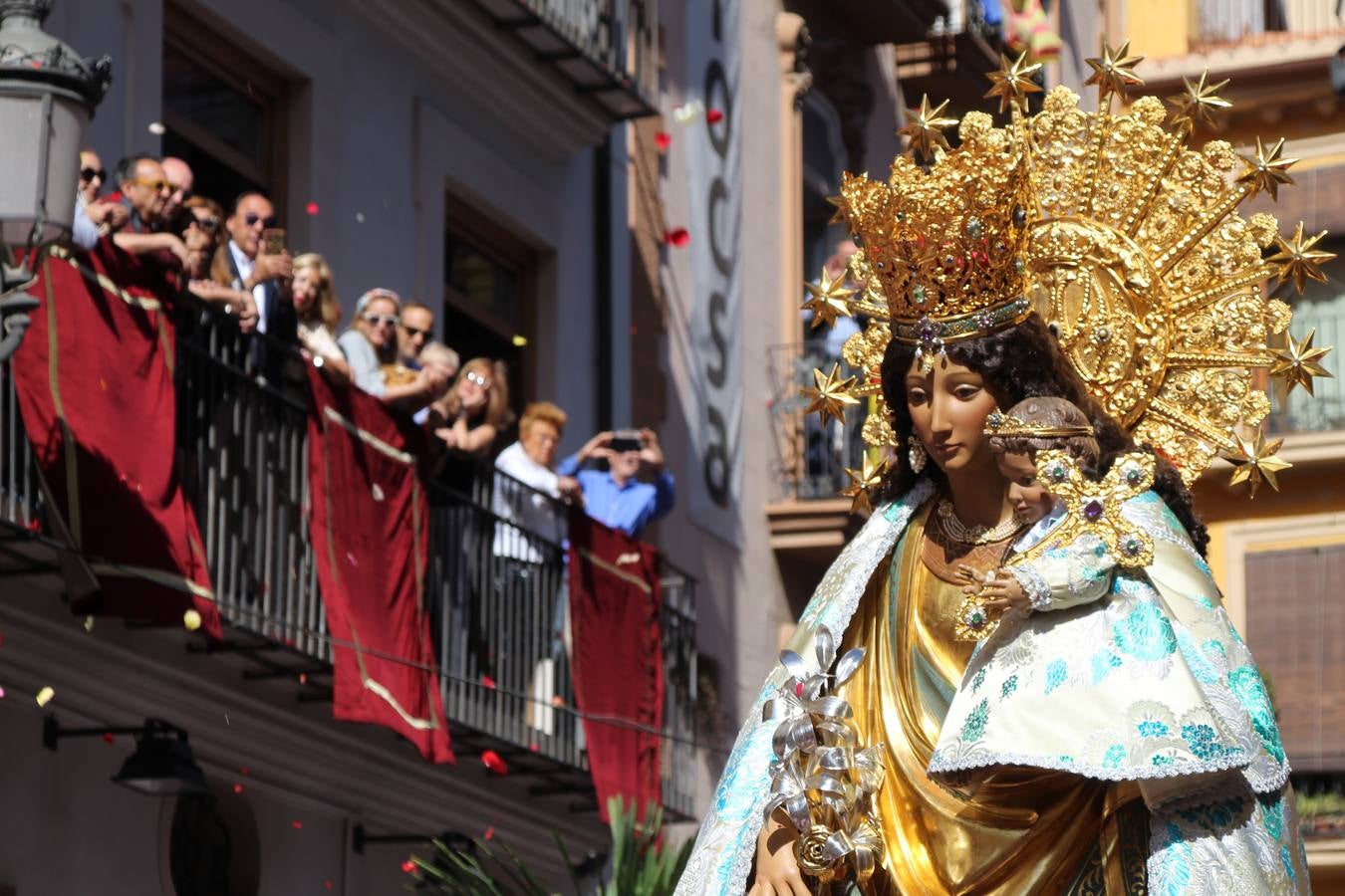 Traslado de la Mare de Déu, la Virgen de los Desamparados, en 2019. Un momento del traslado entre la basílica y la catedral de Valencia, celebrado después de la Misa de Infantes.