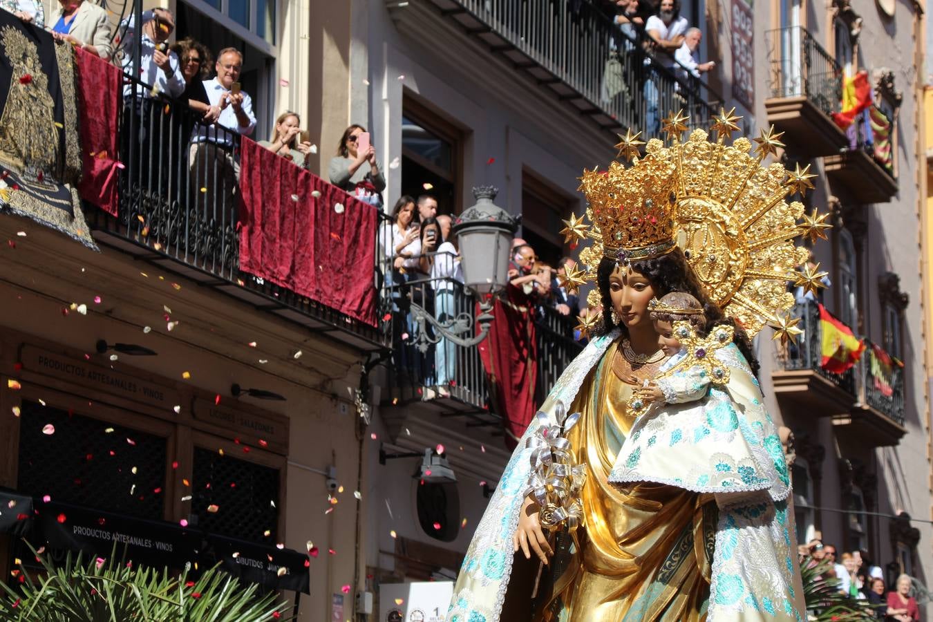 Traslado de la Mare de Déu, la Virgen de los Desamparados, en 2019. Un momento del traslado entre la basílica y la catedral de Valencia, celebrado después de la Misa de Infantes.