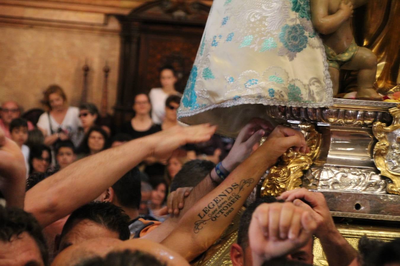 Traslado de la Mare de Déu, la Virgen de los Desamparados, en 2019. Un momento del traslado entre la basílica y la catedral de Valencia, celebrado después de la Misa de Infantes.