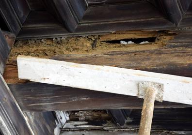 Imagen secundaria 1 - La Catedral de Valencia alerta del riesgo de derrumbe de una fachada por el retraso de Cultura