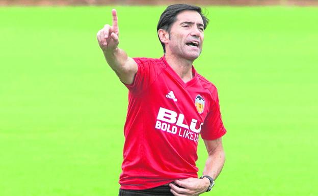 Marcelino, en un entrenamiento en Paterna.