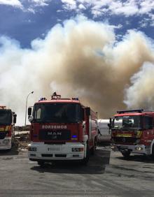 Imagen secundaria 2 - Incendio en una planta de reciclaje de Almassora