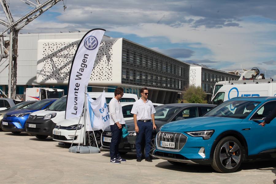 La cuarta edición de la feria permite a los asistentes probar diferentes vehículos ecológicos hasta el domingo 19 de mayo