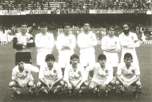 1985-1986. Alineación tipo del Valencia en la temporada del descenso a Segunda División. 