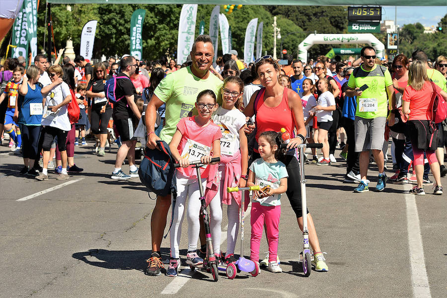 La Volta a Peu ya tiene nuevos vencedores. Los atletas del Cárnicas Serrano, Alberto López y Marta Esteban han sido los más rápidos en sus respectivas categorías y se han alzado con el oro de la prueba con más historia de la ciudad de Valencia. Más de 10.000 personas han participado en una carrera. 