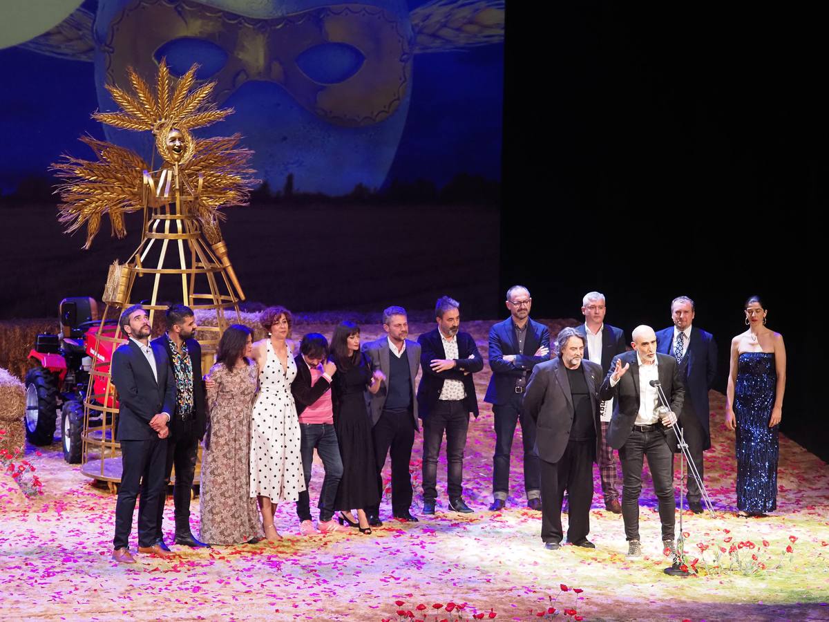 Juanjo Llorens, Taules Teatre y 'Genovese' logran el reconocimiento al teatro de la Comunitat en una noche que homenajea a Concha Velasco