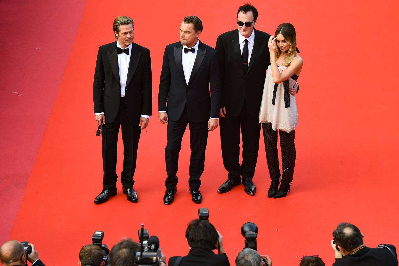 «Érase una vez en... Hollywood», de Quentin Tarantino, era una de las películas más esperadas del Festival de Cannes, y su alfombra roja este martes antes del estreno no decepcionó, con Leonardo DiCaprio y Brad Pitt como dos de los actores más aclamados. Completó el trío Margot Robbie.