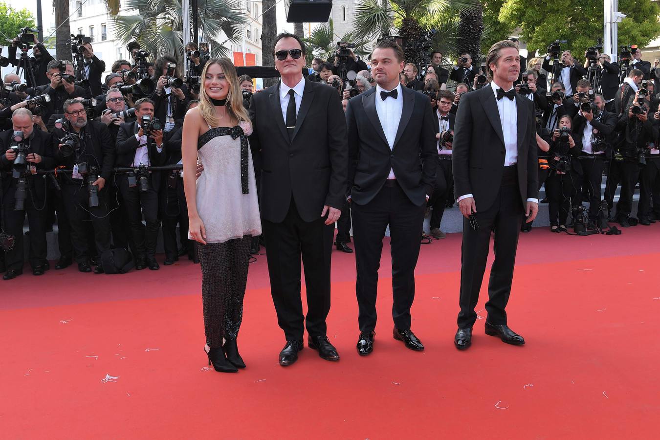 «Érase una vez en... Hollywood», de Quentin Tarantino, era una de las películas más esperadas del Festival de Cannes, y su alfombra roja este martes antes del estreno no decepcionó, con Leonardo DiCaprio y Brad Pitt como dos de los actores más aclamados. Completó el trío Margot Robbie.