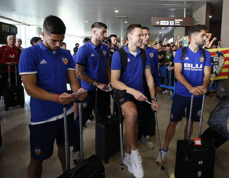 Fotos: Fotos de los primeros aficionados del Valencia CF en Manises