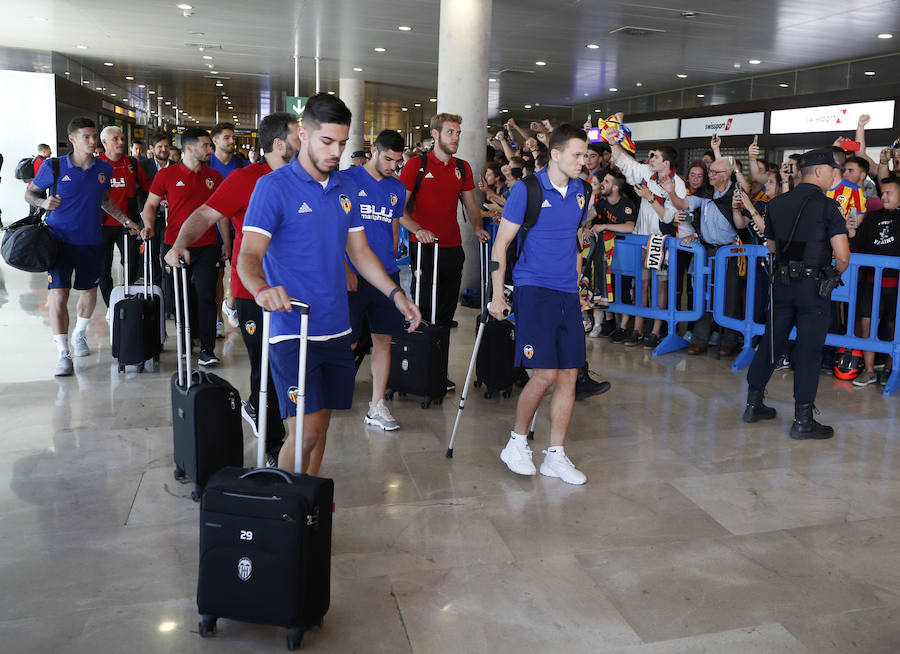 Fotos: Fotos de los primeros aficionados del Valencia CF en Manises