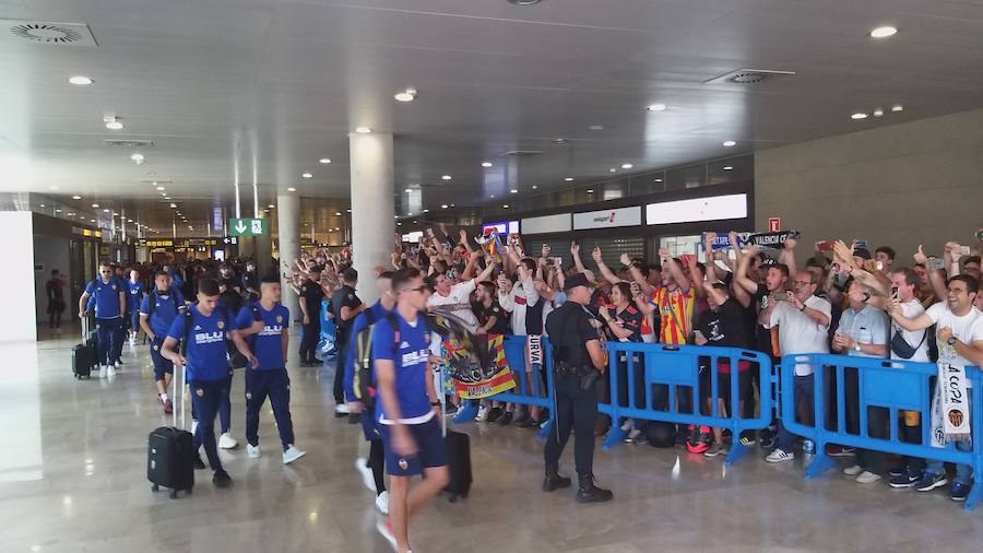 Fotos: Fotos de los primeros aficionados del Valencia CF en Manises