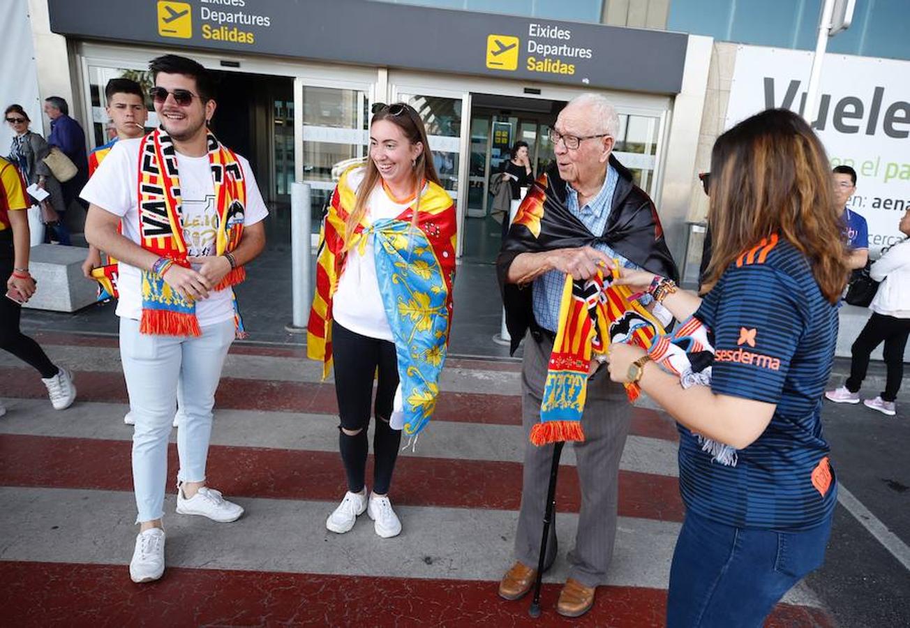 Fotos: Fotos de los primeros aficionados del Valencia CF en Manises