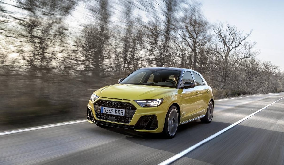 Es la segunda generación del coche más ciudadano de Audi, el A1 Sportback. Un coche de cuatro metros, con la calidad y tecnología habitual de la marca y solo con motores de gasolina.