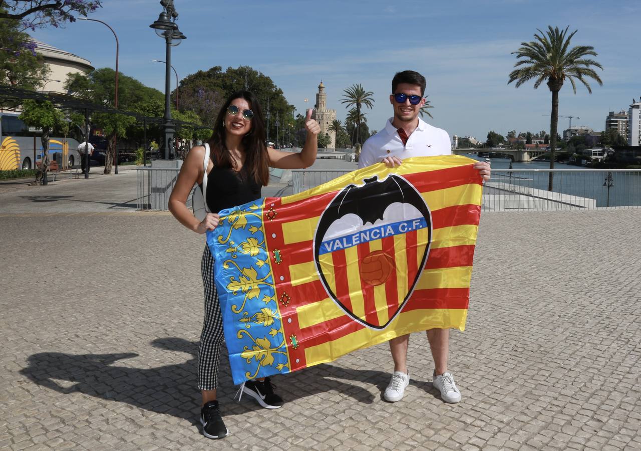 Cientos de aficionados del Valencia CF ya se encuentran en Sevilla preparándose para la final de Copa ante el Barcelona.