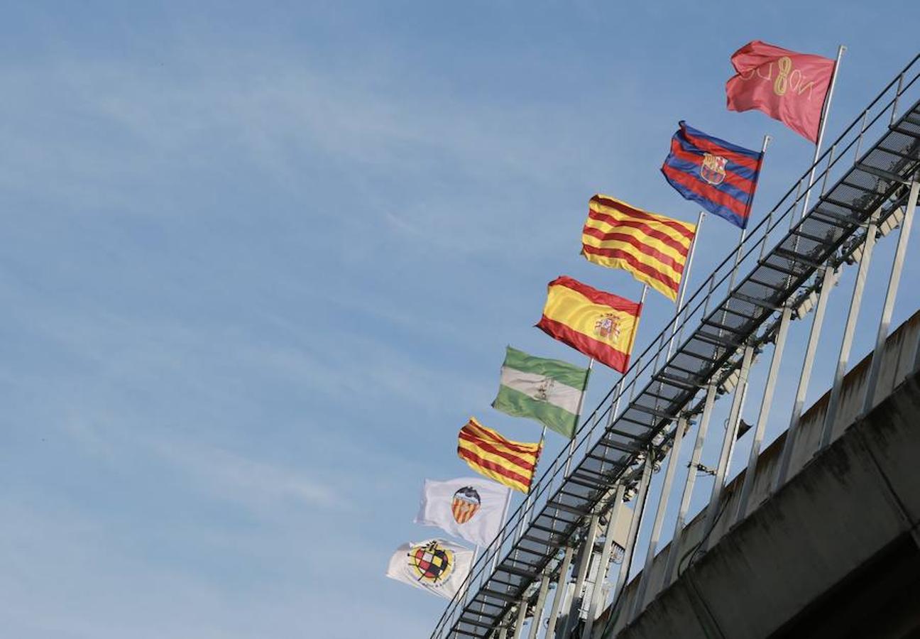 Cientos de aficionados del Valencia CF ya se encuentran en Sevilla preparándose para la final de Copa ante el Barcelona.