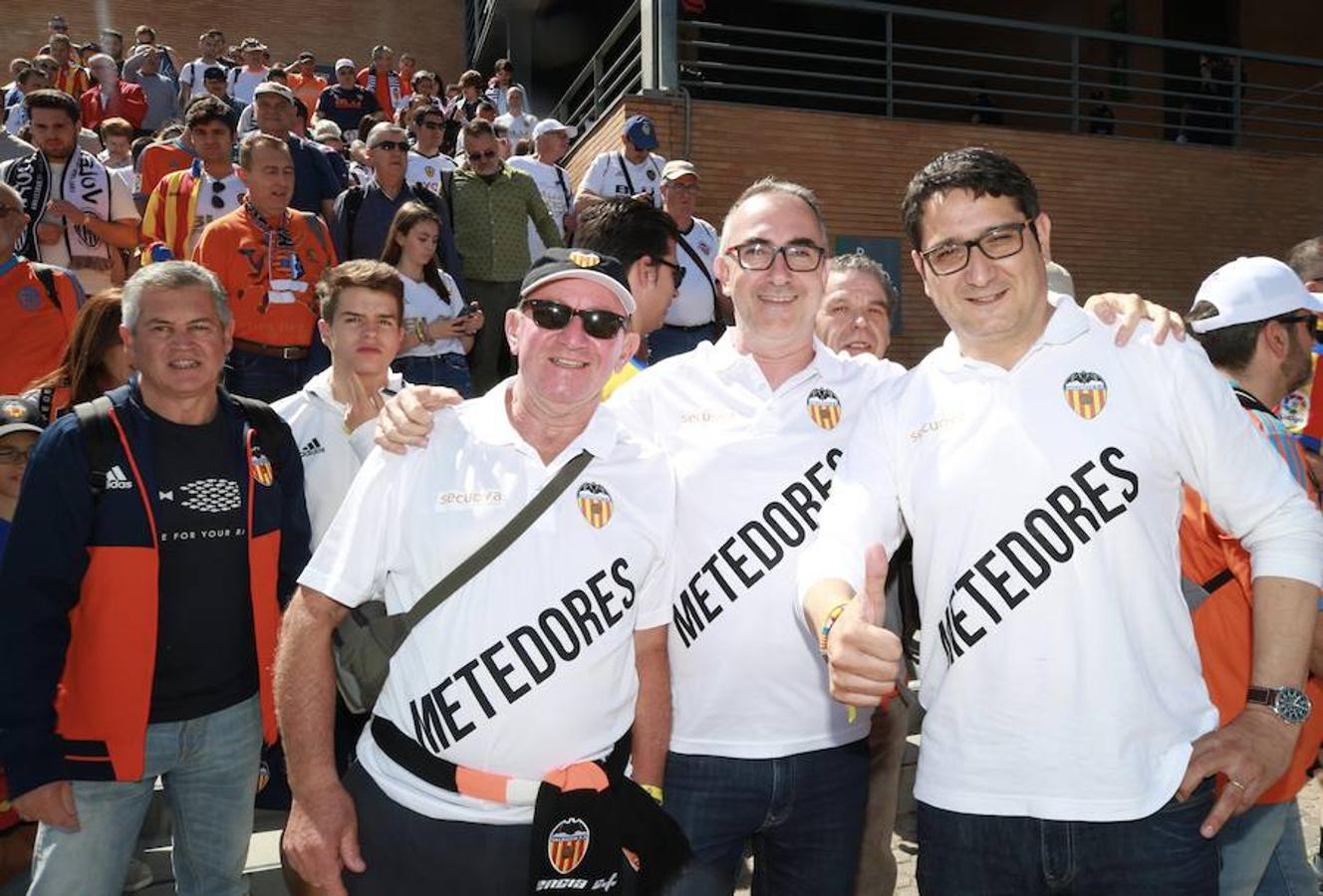 Cientos de aficionados del Valencia CF ya se encuentran en Sevilla preparándose para la final de Copa ante el Barcelona.