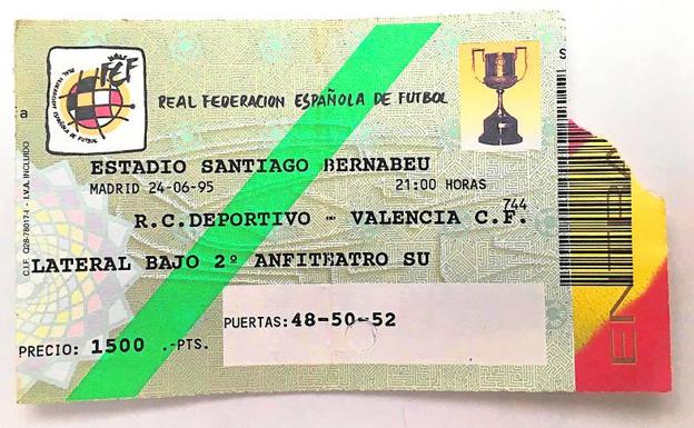 Imagen principal - 1.Localidad del partido en que se ganó la Copa en Sevilla. :: 2. Entrada de la final frente al Getafe en el Calderón. :: 3. Ticket de la localidad de la final del agua, la del 95 contra el Deportivo. :: 