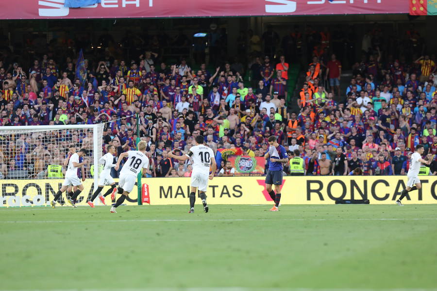 Estas son las mejores fotos del Barcelona-Valencia de Copa disputado en el Benito Villamarín