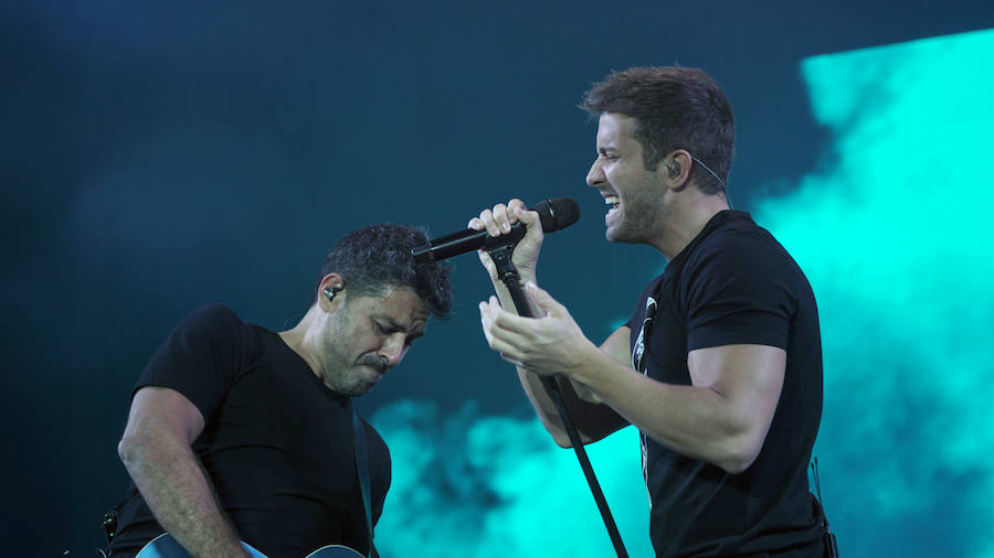 Estas son las fotos que deja el paso del cantante por el Auditorio La Marina de Valencia