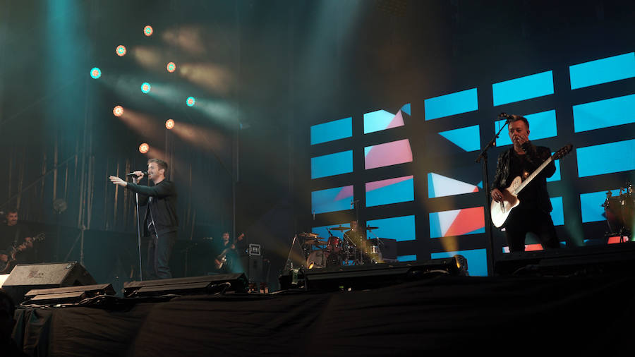 Estas son las fotos que deja el paso del cantante por el Auditorio La Marina de Valencia