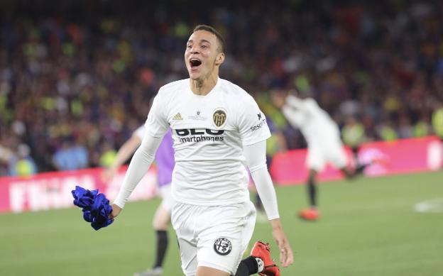 Rodrigo celebra el
título con euforia.
