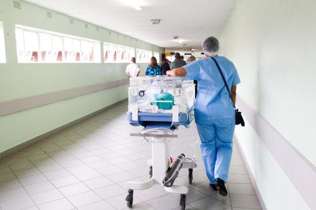 Los sanitarios reclaman más vigilancia en hospitales para reducir las agresiones