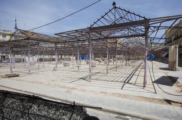 Estructura del viejo mercado del Grao, pendiente de retirada. 