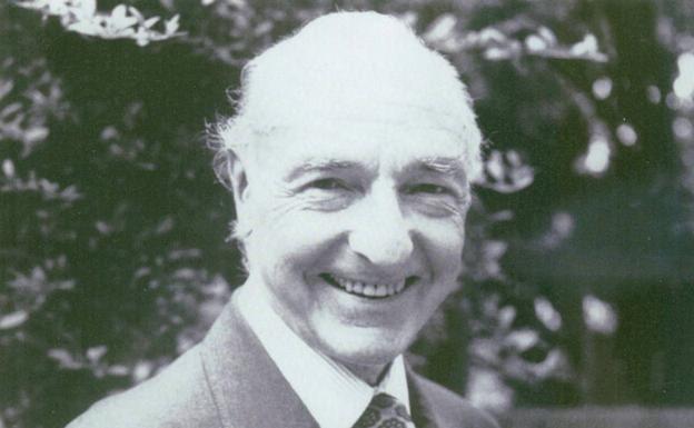 1963.- John Profumo, ministro de Defensa británico, renuncia al cargo por el escándalo de sus relaciones con la 'call-girl' Christine Keeler.