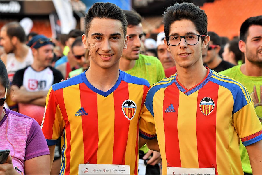 Fotos: Búscate en la Volta a Peu Fundación Valencia CF