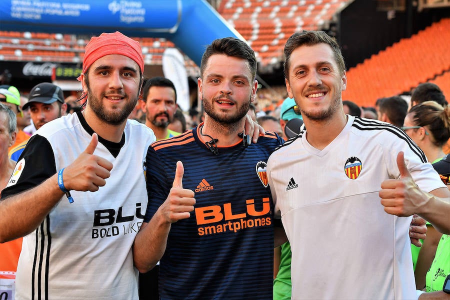 Fotos: Búscate en la Volta a Peu Fundación Valencia CF