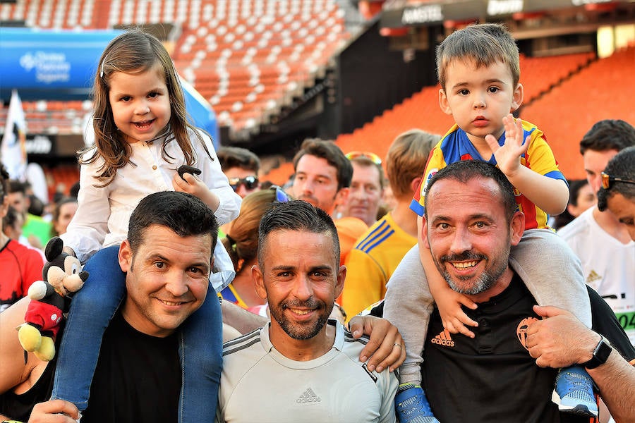 Fotos: Búscate en la Volta a Peu Fundación Valencia CF