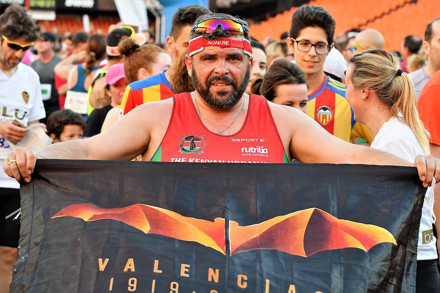 Fotos: Búscate en la Volta a Peu Fundación Valencia CF