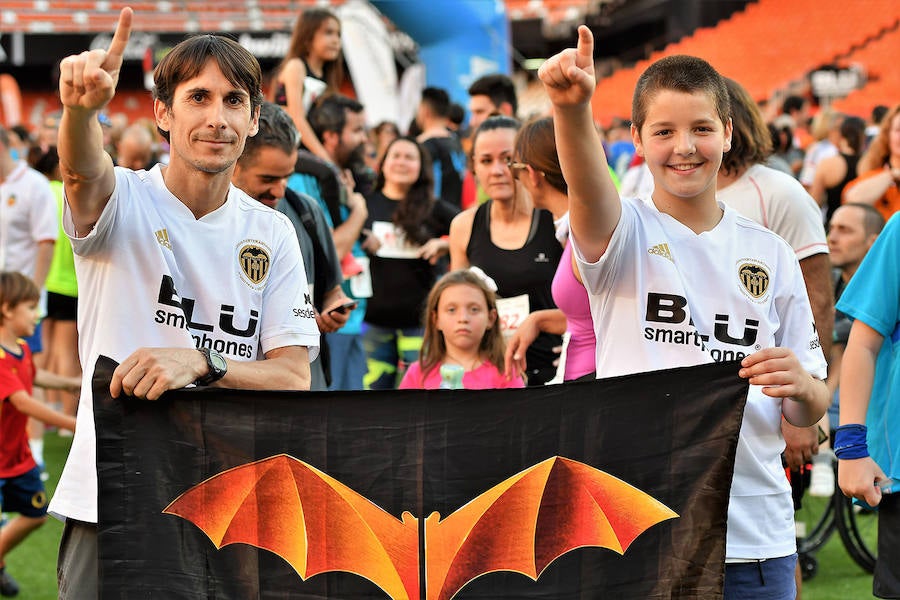 Fotos: Búscate en la Volta a Peu Fundación Valencia CF