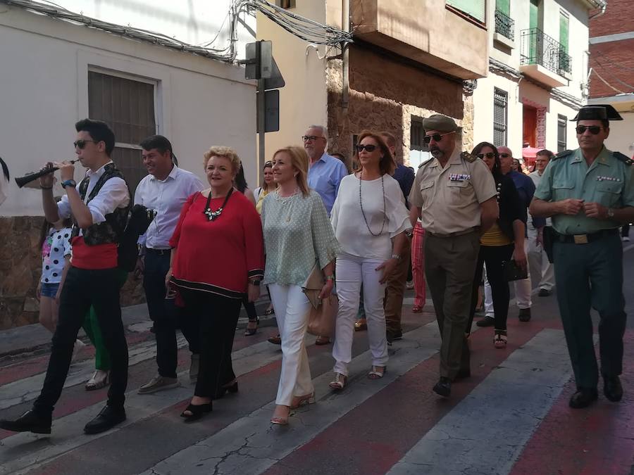 El municipio situado en pleno corazón de la Sierra Calderona ha festejado hoy la jornada que dedica a su fruto más típico. Para tal ocasión, que llega a la edición número 49, se han repartido miles de bandejas de forma gratuita para que los visitantes puedan degustar las cerezas de la zona. El Día de la Cereza se enmarca dentro de la Feria de la Calderona, una celebración que tiene lugar durante todo el fin de semana con actos y eventos de todo tipo en las calles de este municipio situado junto a l'Oronet.