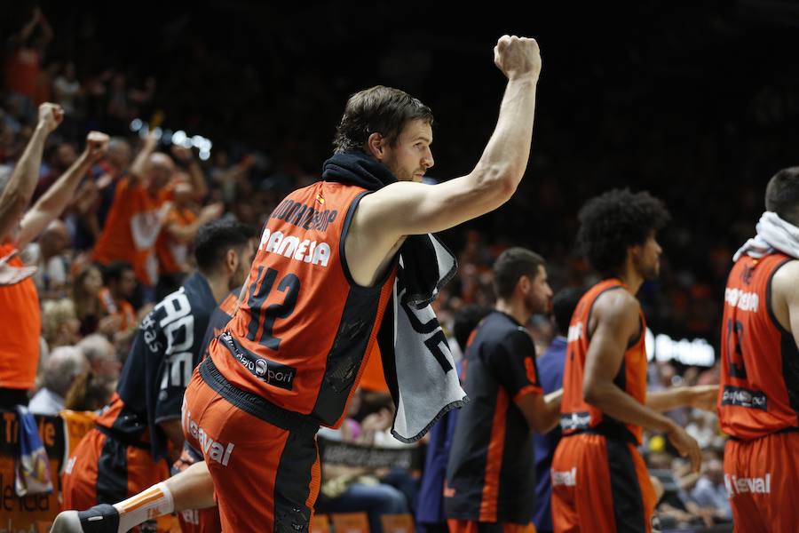 Estas son las fotos que deja el tercer partido de cuartos de final de playoff de Liga Endesa en la Fonteta