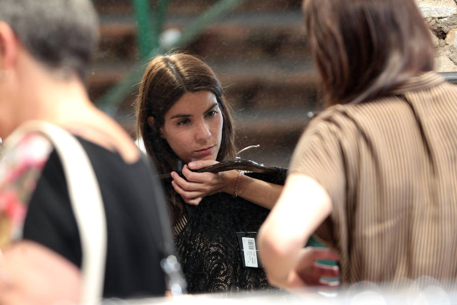 Valencia acogió el pasado fin de semana la última edición de 'Ruzafa Fashion Week'. La moda del Secret Market compartió espacio el ilustrador MacDiego. El artista valenciano estuvo dedicando ejemplares de su libro 'La vida es corta, ¡desperdíciala!'.