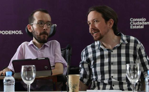 Pablo Echenique y Pablo Iglesias, en el último Consejo Ciudadano Estatal de Podemos.